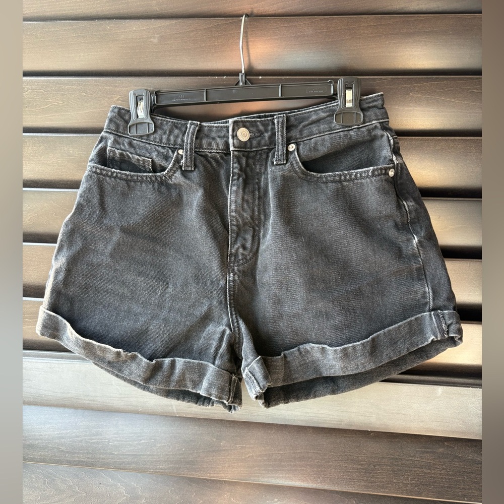 Wild Fable Black women's High Rise mom shorts Size 6 Cuffed